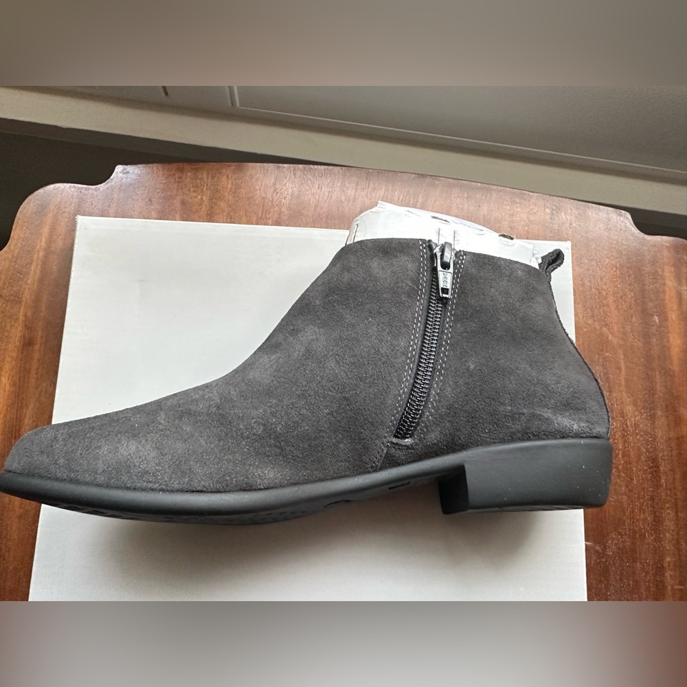 Aerosoles Women’s  Gray Suede Ankle Boots - Picture 6 of 7